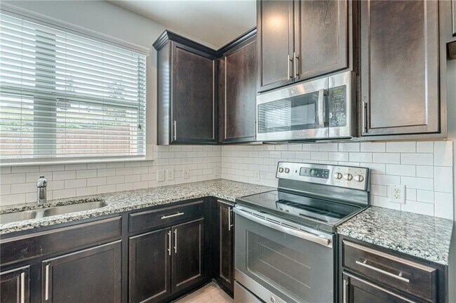 Building Photo - 5725 Radford Loop