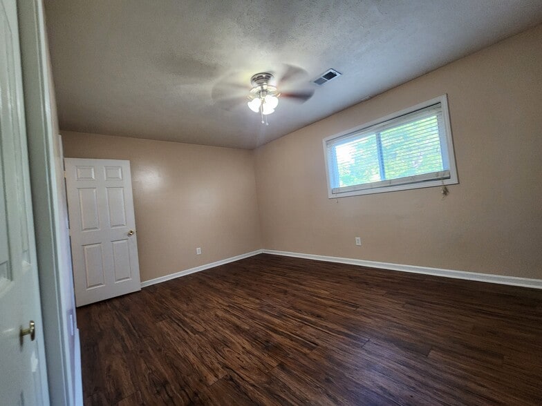 Building Photo - 6515 Forrest Rd