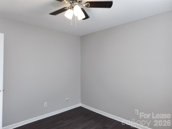 Building Photo - 2831 Mayfair Ave