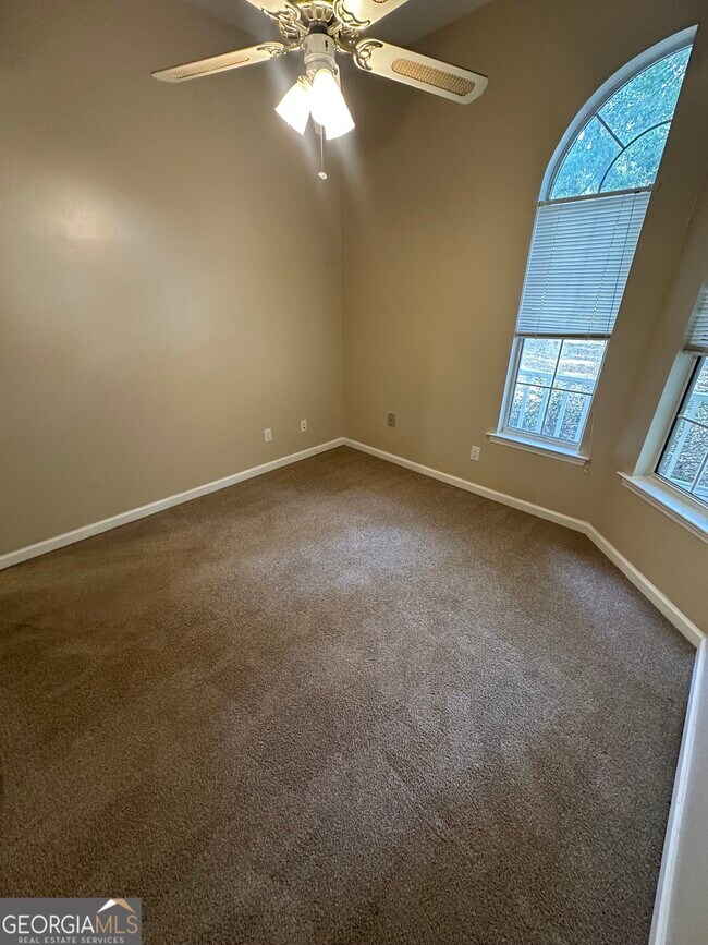 Building Photo - 104 St Helena Ct