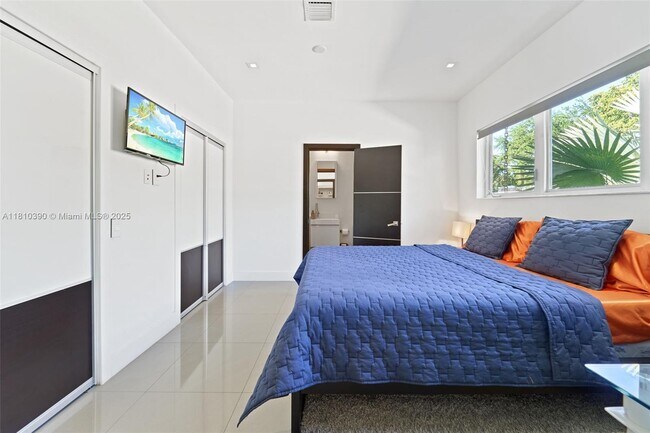Building Photo - 18 Samana Dr