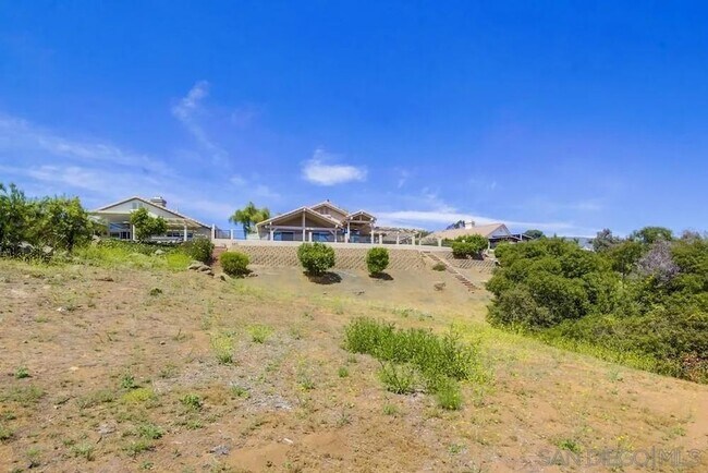 Building Photo - 2703 Lobelia Rd