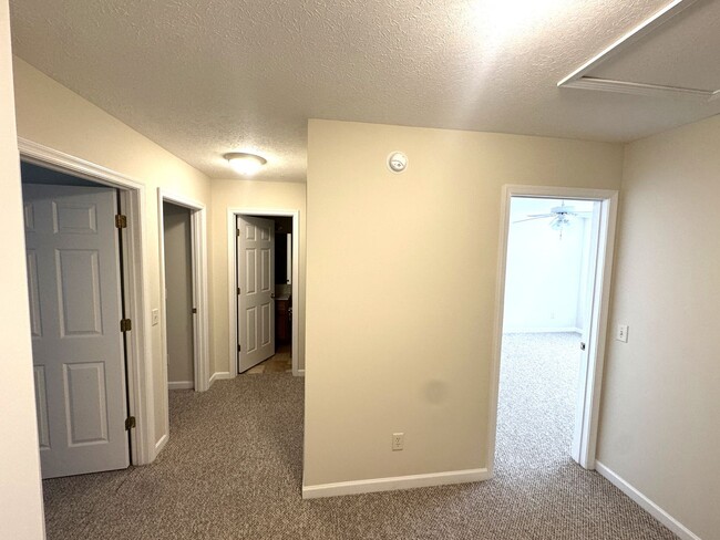 Building Photo - 131 Joyce Dr