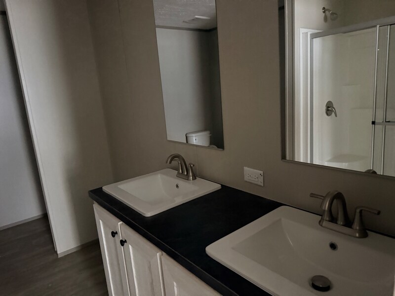 Building Photo - 118 Clara St