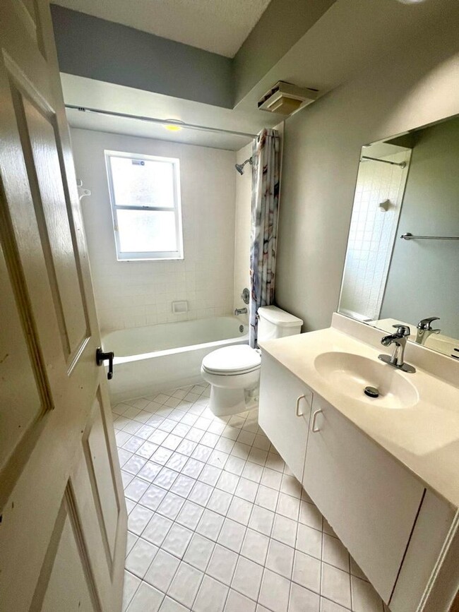 Building Photo - 10614 Crystal Cove Ln