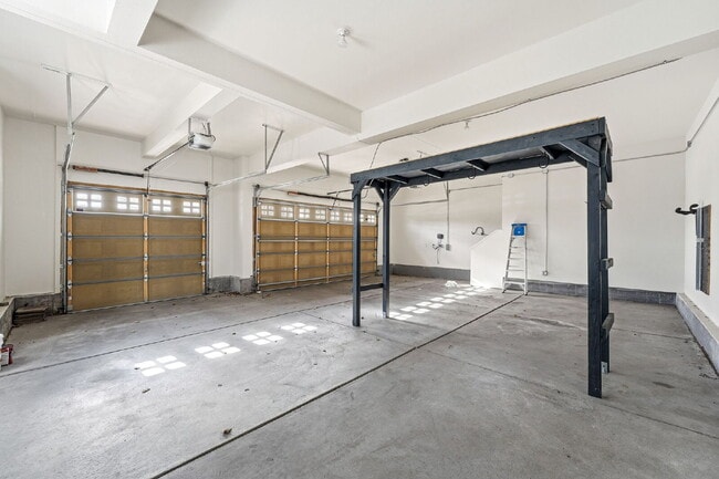 Building Photo - Luxurious 4-Bed Retreat with Expansive 6,053 sq. ft. Layout, High-End Finishes, Flexible Living S...