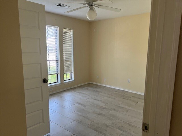 Building Photo - 5618 Village Arbour Dr