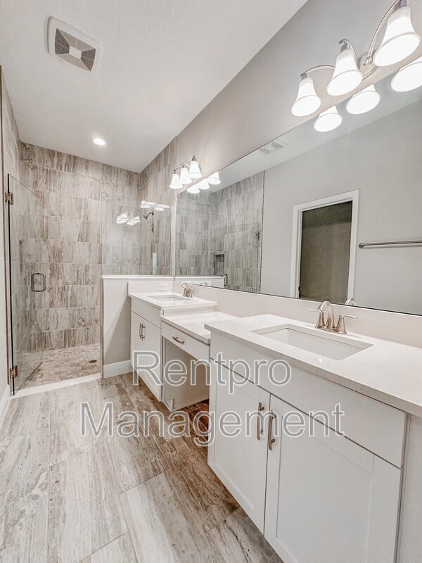 Building Photo - 12488 Oak Hill Way