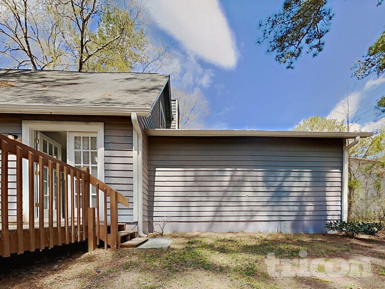 Building Photo - 525 Windsor Dr SE