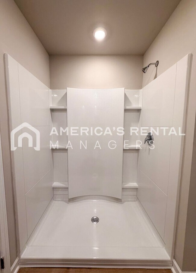 Building Photo - Spacious 4-Bedroom Home with Upstairs Loft!