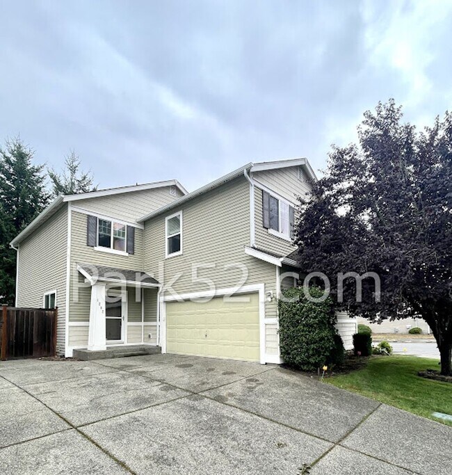 Primary Photo - Dog Friendly - 3 Bedroom DuPont Single Fam...