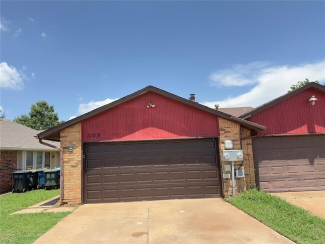 Building Photo - 1109 Dustin Dr