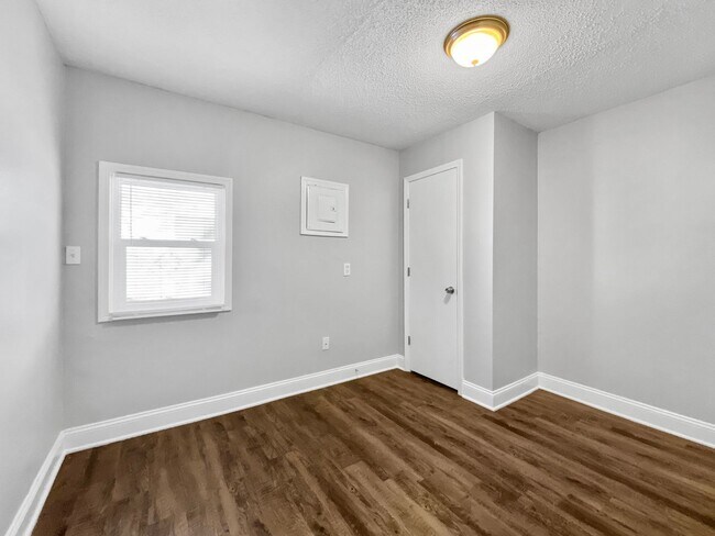 Building Photo - Spacious 4 Bed,1 Bath Home in Kansas City