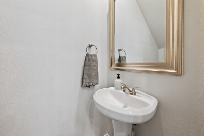 Building Photo - 1452 Glen Oaks Dr