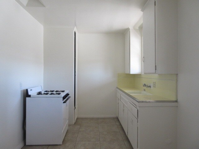 Building Photo - 1410 N Kenmore Ave
