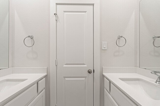 Building Photo - 6579 Scarlet Pond Ln