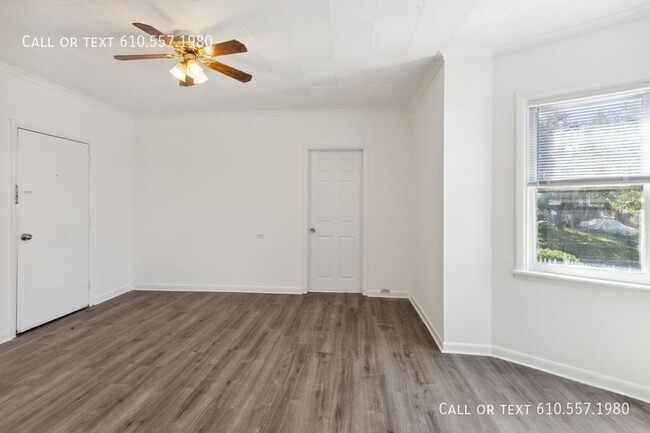 Building Photo - Spacious 1 Bedroom + Den First Floor Apart...