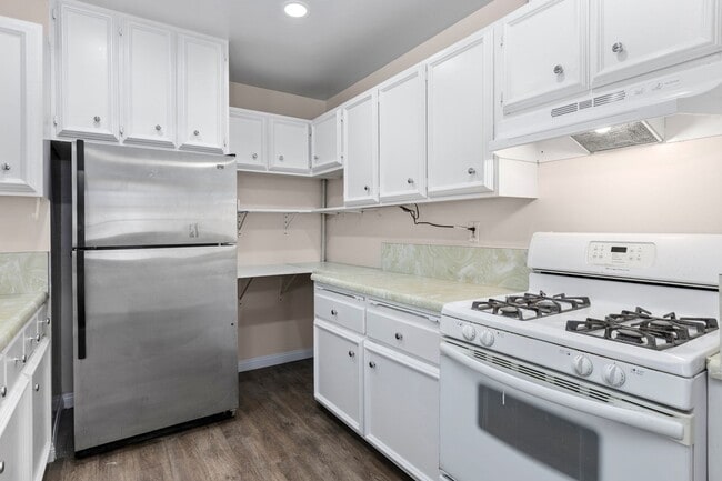 Building Photo - One level single family home in Clairemont...