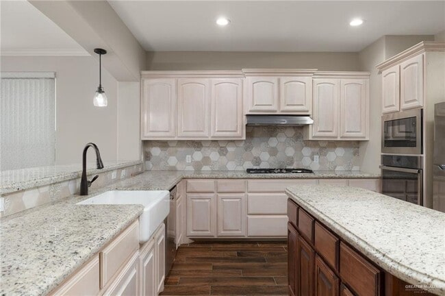 Building Photo - 26 Amistad Cir