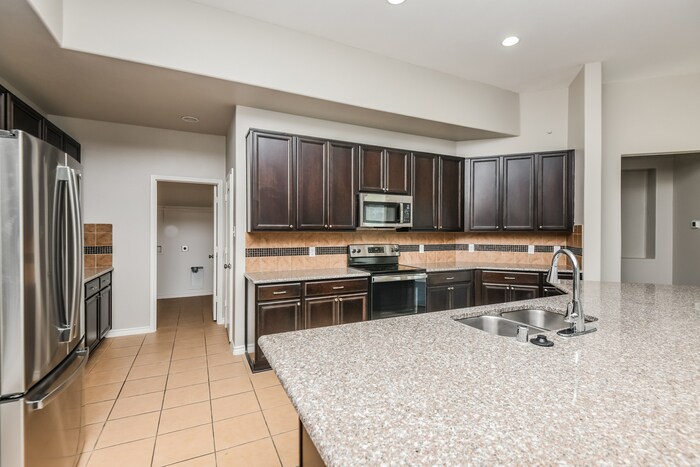 Building Photo - 8748 Maple Ridge Trail