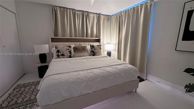 Building Photo - 1332 Van Buren St