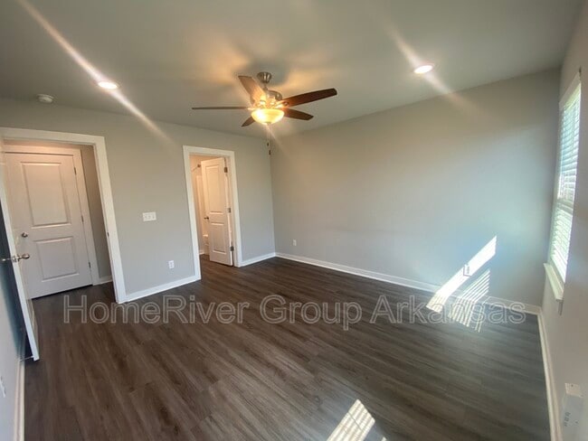 Building Photo - 418 N Mojave St