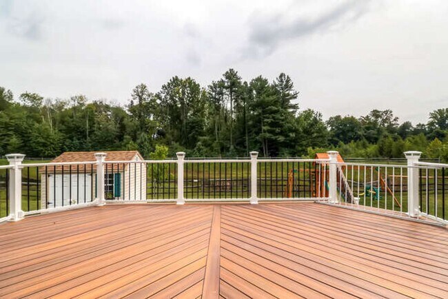 Building Photo - Large Single Family Home Near APG!