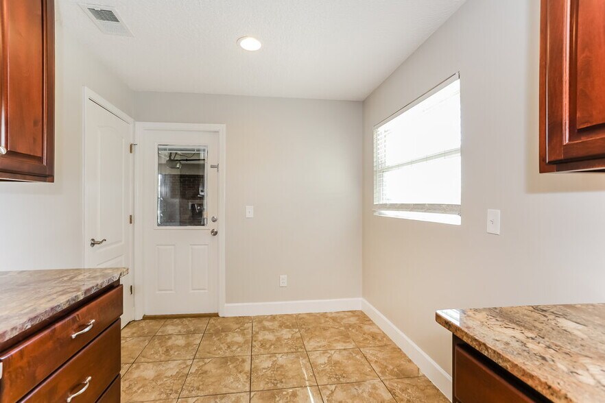 Building Photo - 2633 Grafton Dr