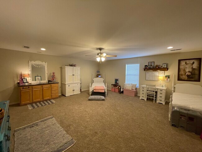 Building Photo - 1507 NE Benjamin Greens