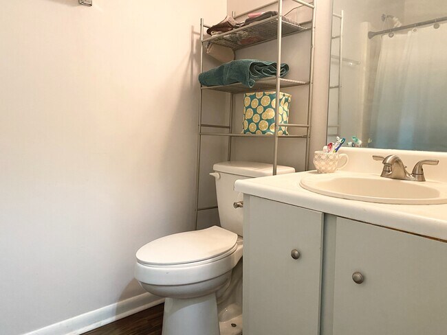 Building Photo - 478 Elm St