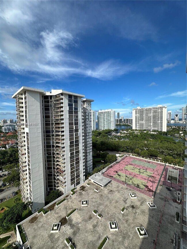 Building Photo - 18151 NE 31st Ct