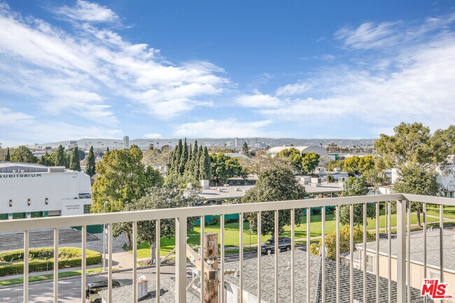 Building Photo - 3567 Chesapeake Ave