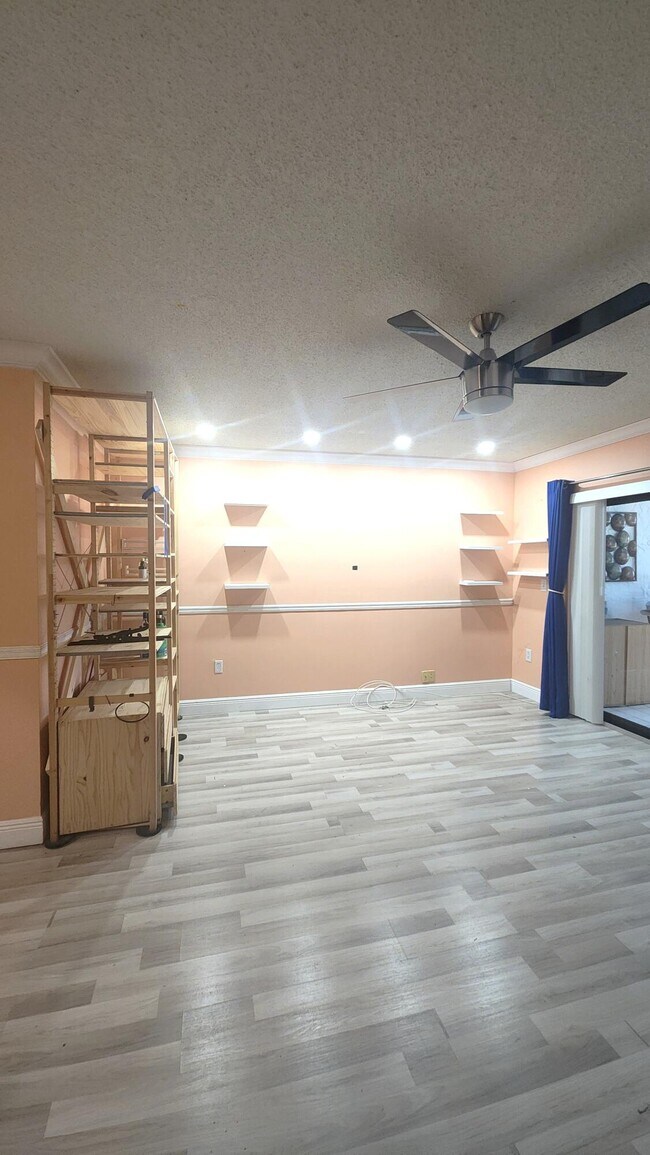 Building Photo - 1021 Mockingbird Ln
