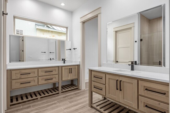 Building Photo - 2 Pinnacle Club Dr