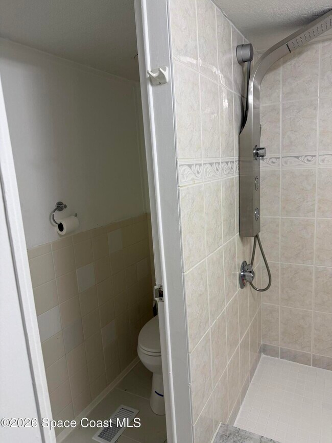 Building Photo - 2132 Rocway Dr