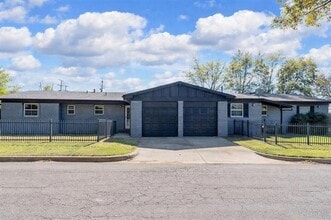 Building Photo - 4200 Kenwood Ct