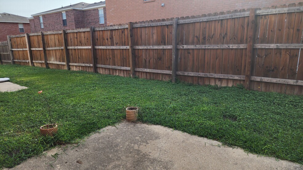 Building Photo - 2810 Cantabrian Dr