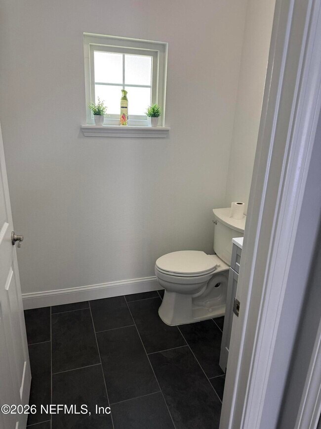 Building Photo - 7990 Baymeadows Cir E