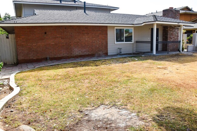 Building Photo - Olive (815) North