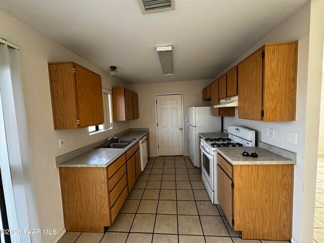 Building Photo - 3812 N Tani Rd