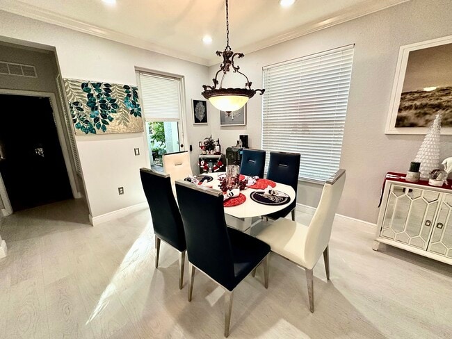 Building Photo - 4720 Mimosa Pl