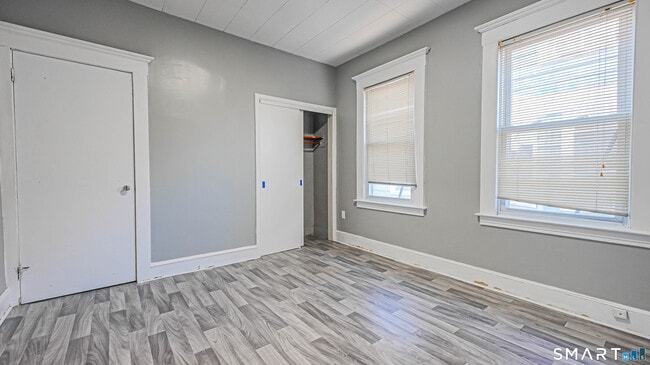 Building Photo - 88 William St