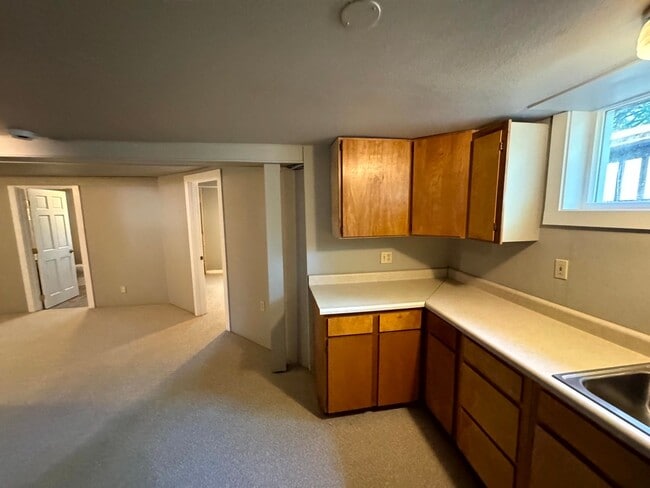 Building Photo - 4 Bedroom House Near Downtown Eugene