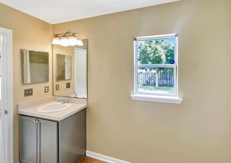 Building Photo - 11662 Pleasant Creek Dr