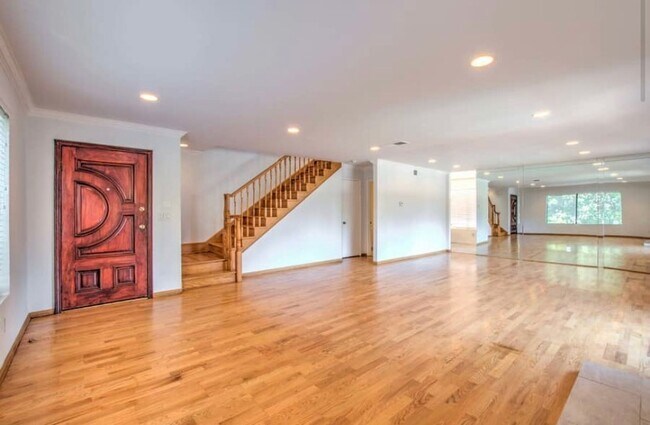 living room - 4257 Laurel Canyon Blvd