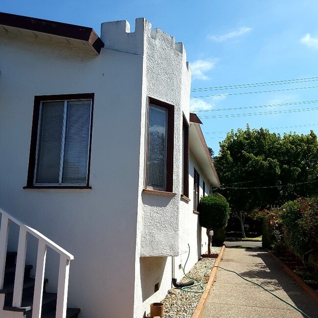 Building Photo - 808 Pomona Ave