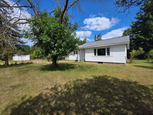 Building Photo - 2 Bed 1 Bath in Nekoosa