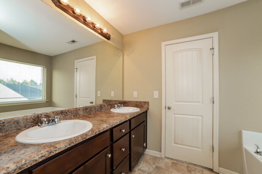 Building Photo - 67 Hamil Ct NW