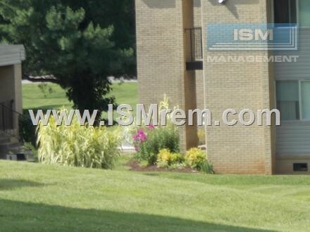 Building Photo - Oak View Apartments