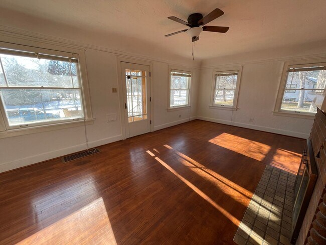 Building Photo - Beautiful 3 Bedroom Home